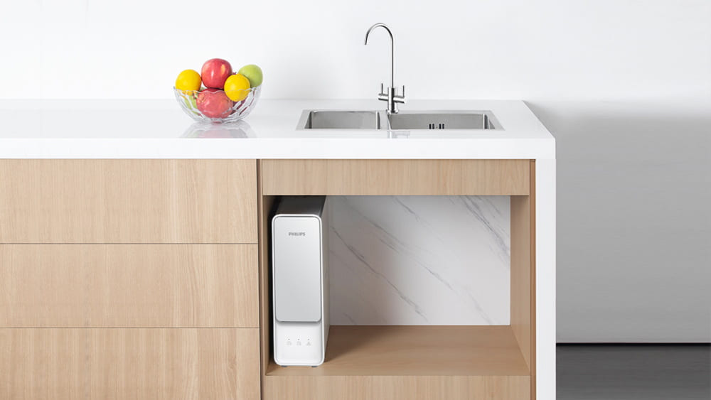 Пример размещения системы обратного осмоса PHILIPS AUT2016/10 в кухне