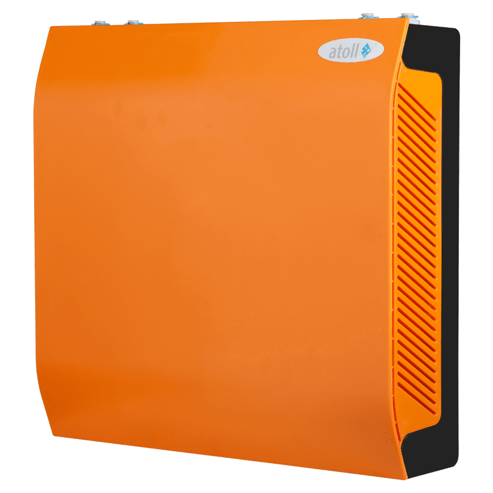 В корпусе размещены фильтрующие модули, трубки и клапаны.