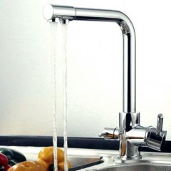 Установка комбинированного смесителя (фото для примера)